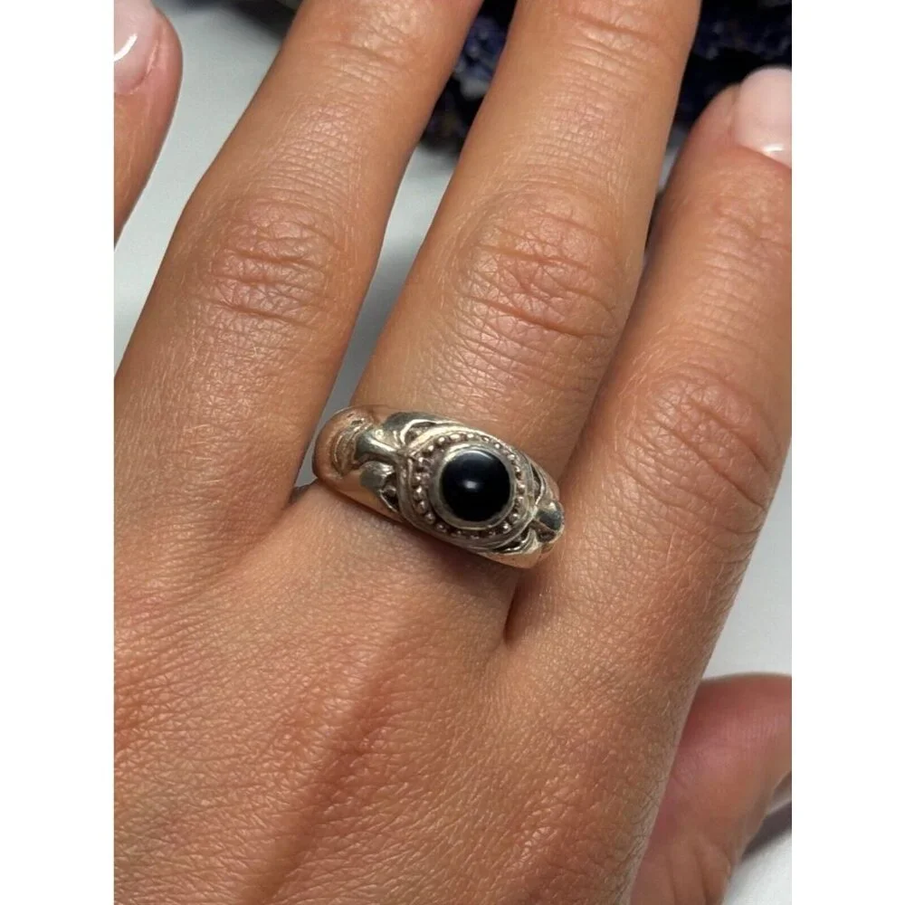 VINTAGE 925 STERLING SILVER BLACK ENAMEL FACE RING SIZE 8